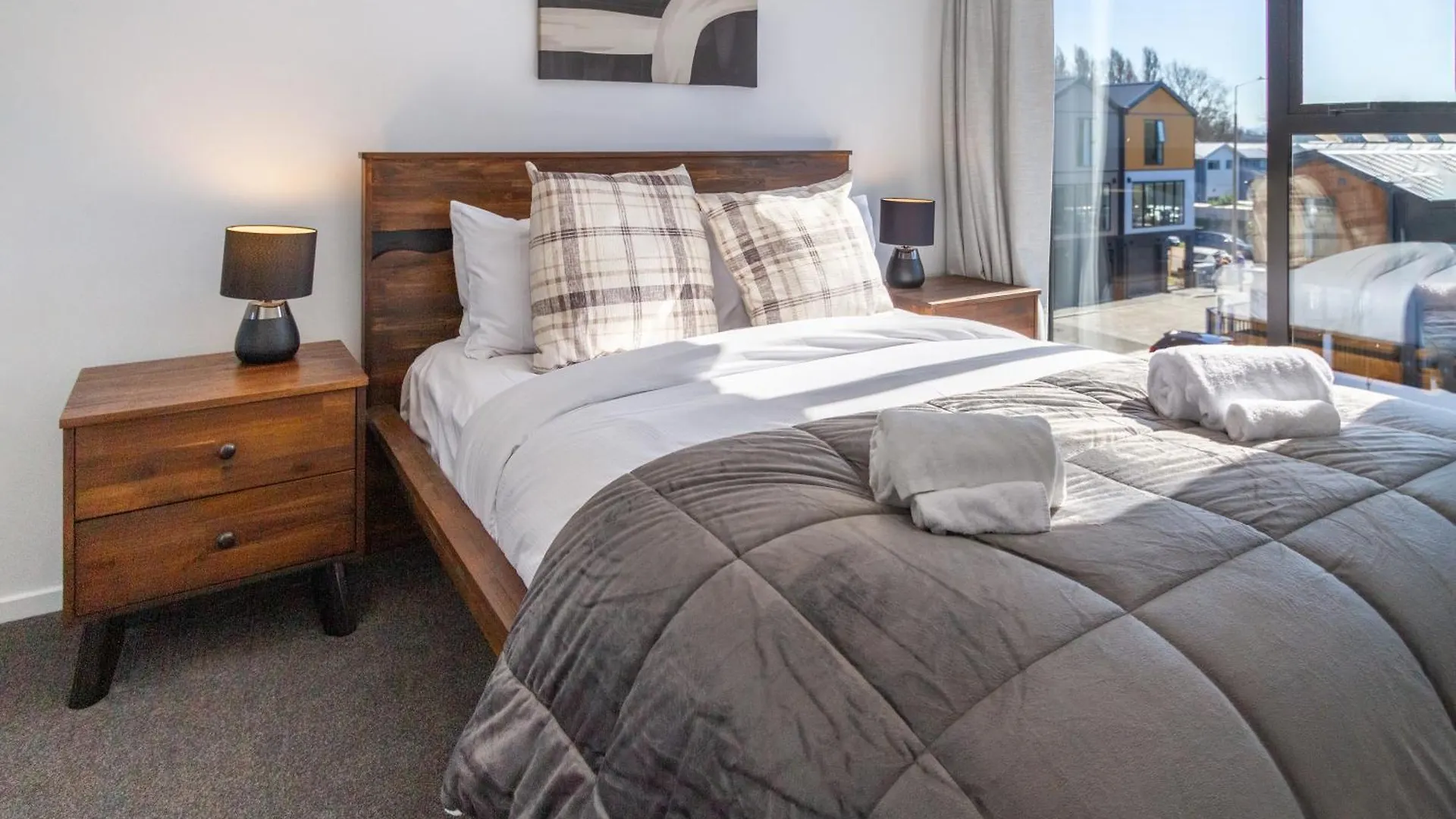 Stylish 2 Bed 2 Bath Close To Shops And Parks Christchurch New Zealand
