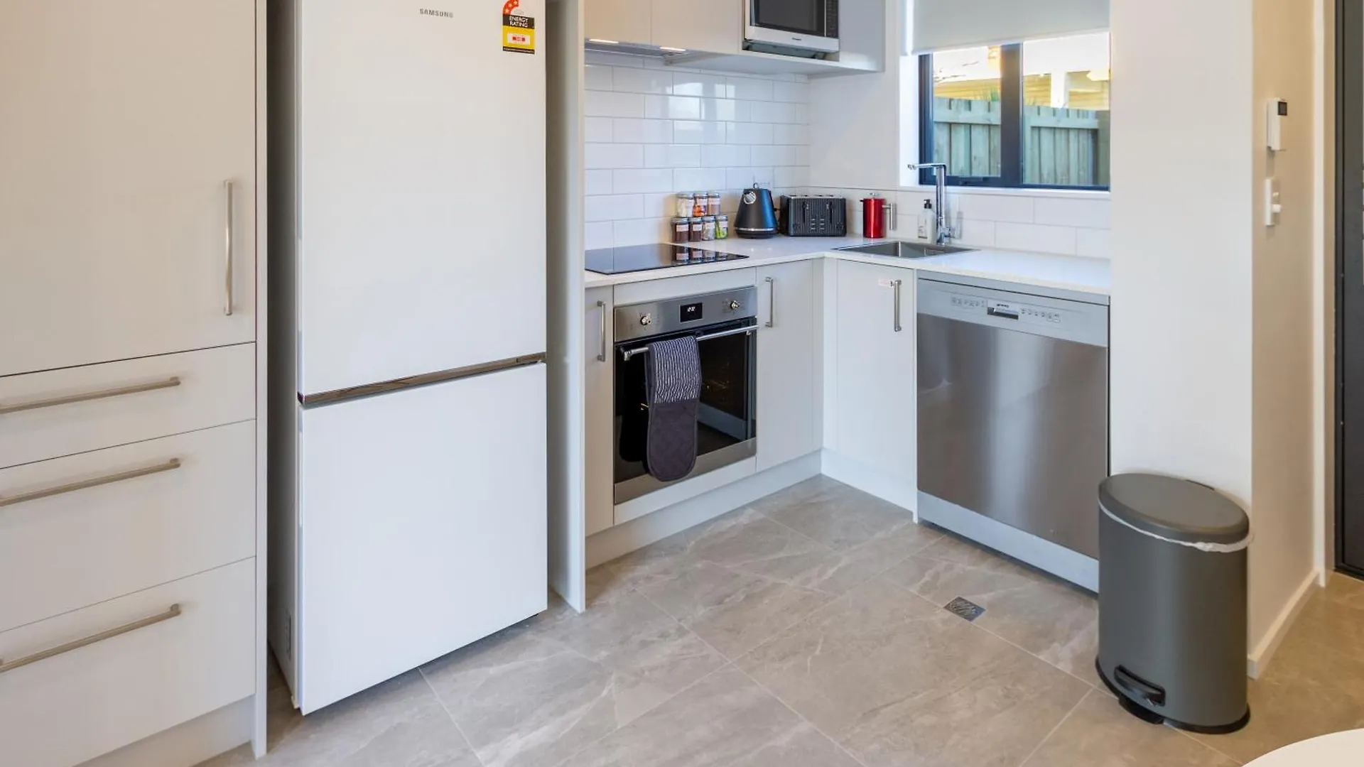 Apartment Stylish 2 Bed 2 Bath Close To Shops And Parks Christchurch